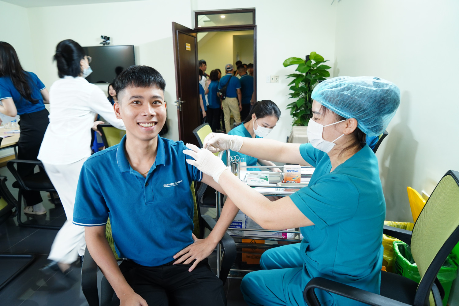 Công ty TNHH vận tải Việt Thuận tổ chức tiêm chủng vắc xin phòng Cúm cho CBCNV